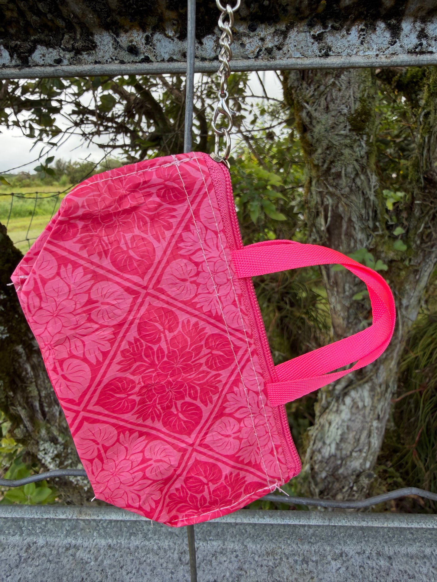BITTY BUCHA x Auamo | Anthurium Kuiki- Hot Pink